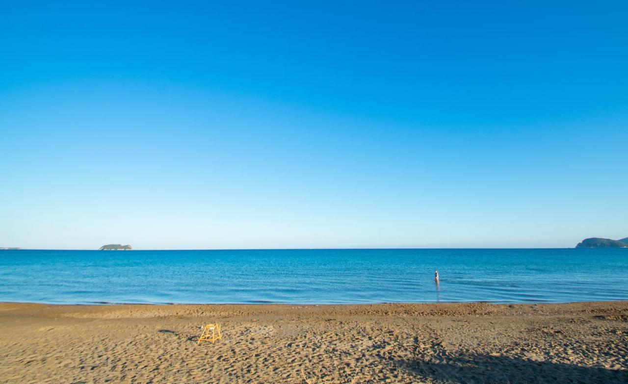 Stathis Beachfront Luxury Rooms Kalamákion Exterior foto