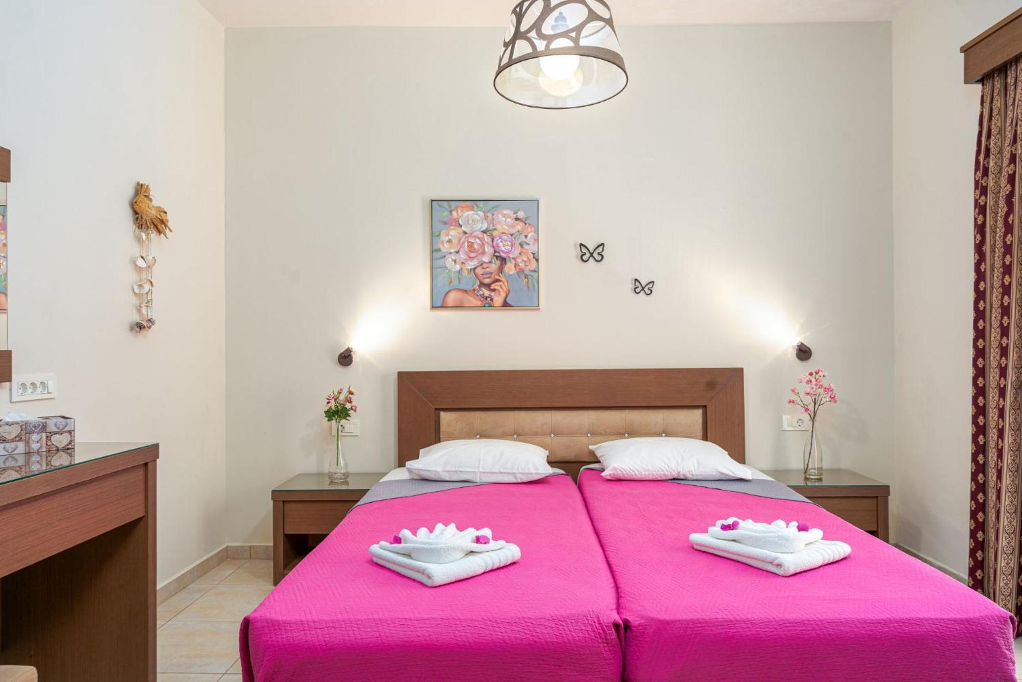 Stathis Beachfront Luxury Rooms Kalamákion Zimmer foto