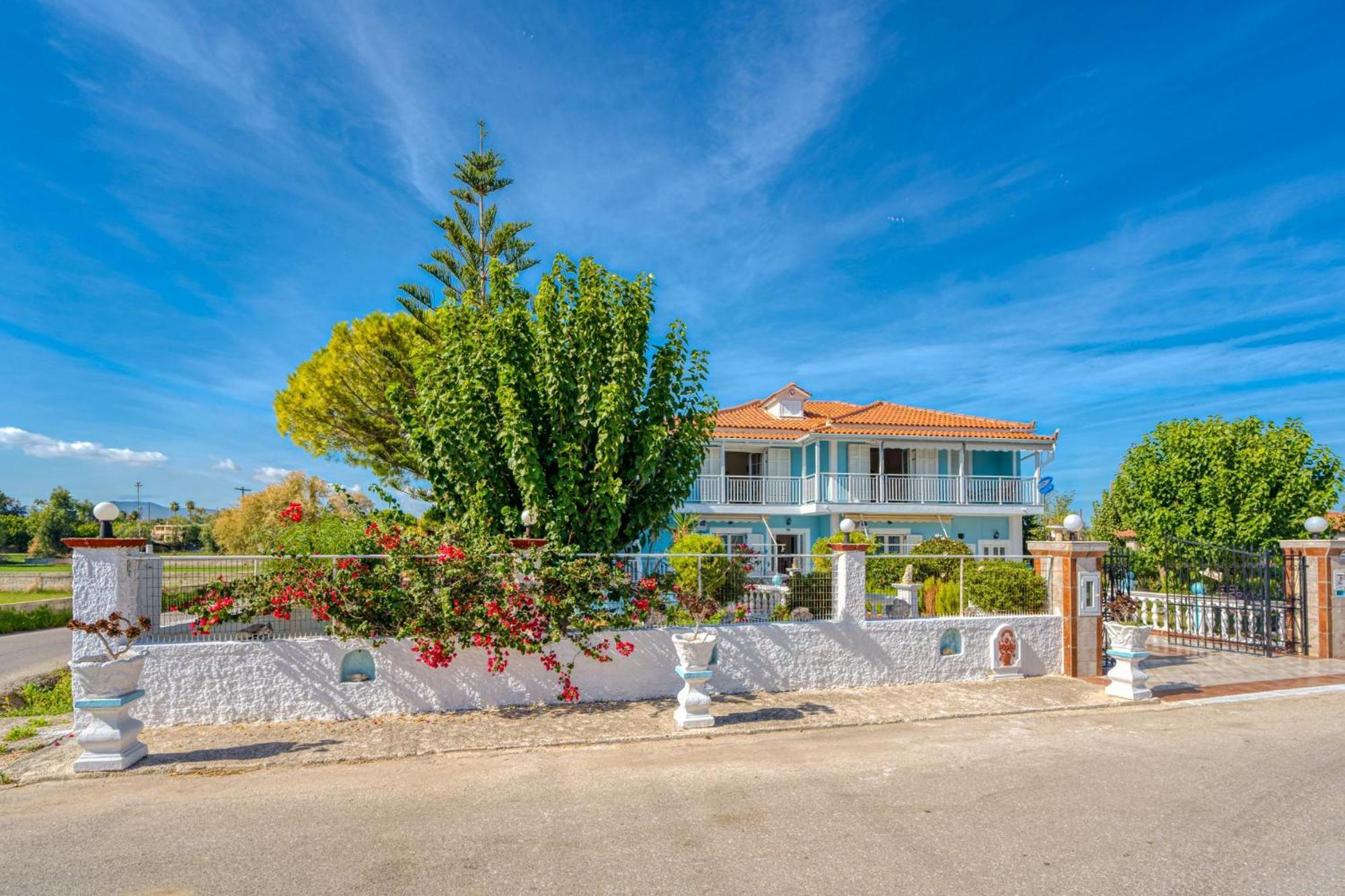 Stathis Beachfront Luxury Rooms Kalamákion Exterior foto