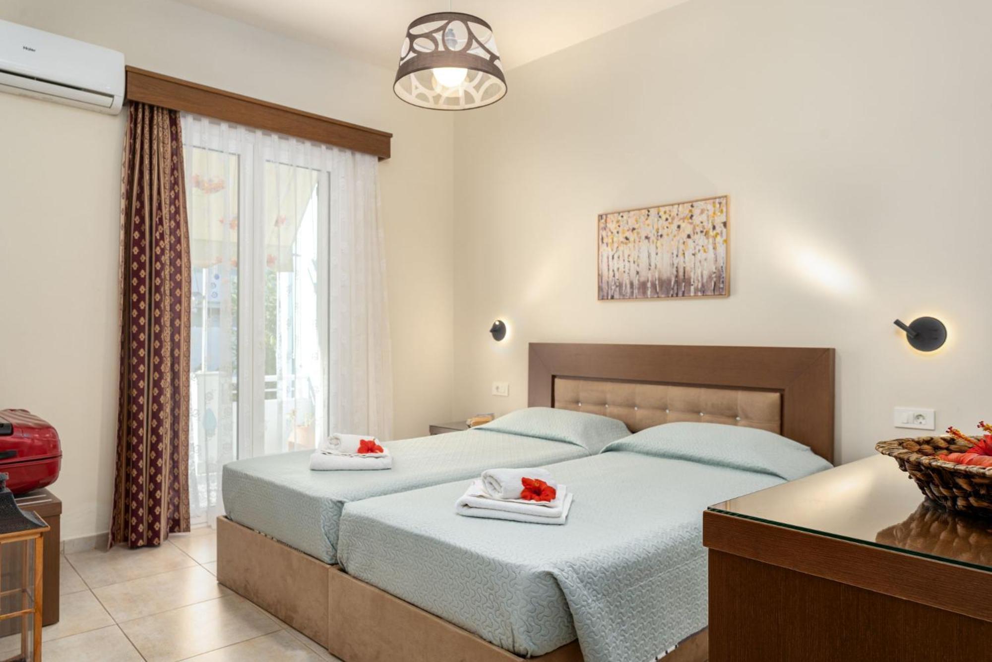Stathis Beachfront Luxury Rooms Kalamákion Exterior foto