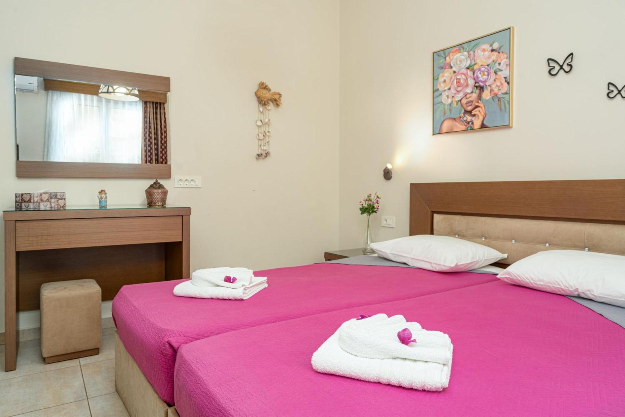 Stathis Beachfront Luxury Rooms Kalamákion Zimmer foto