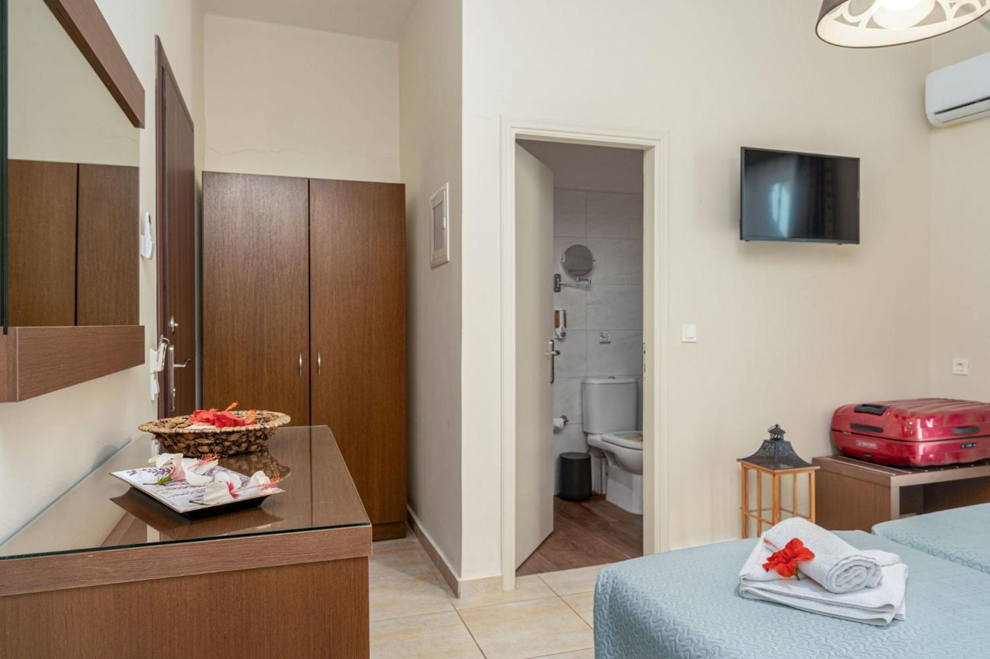 Stathis Beachfront Luxury Rooms Kalamákion Zimmer foto