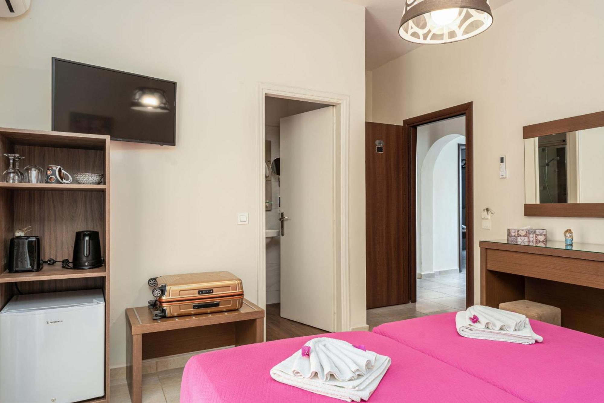 Stathis Beachfront Luxury Rooms Kalamákion Exterior foto