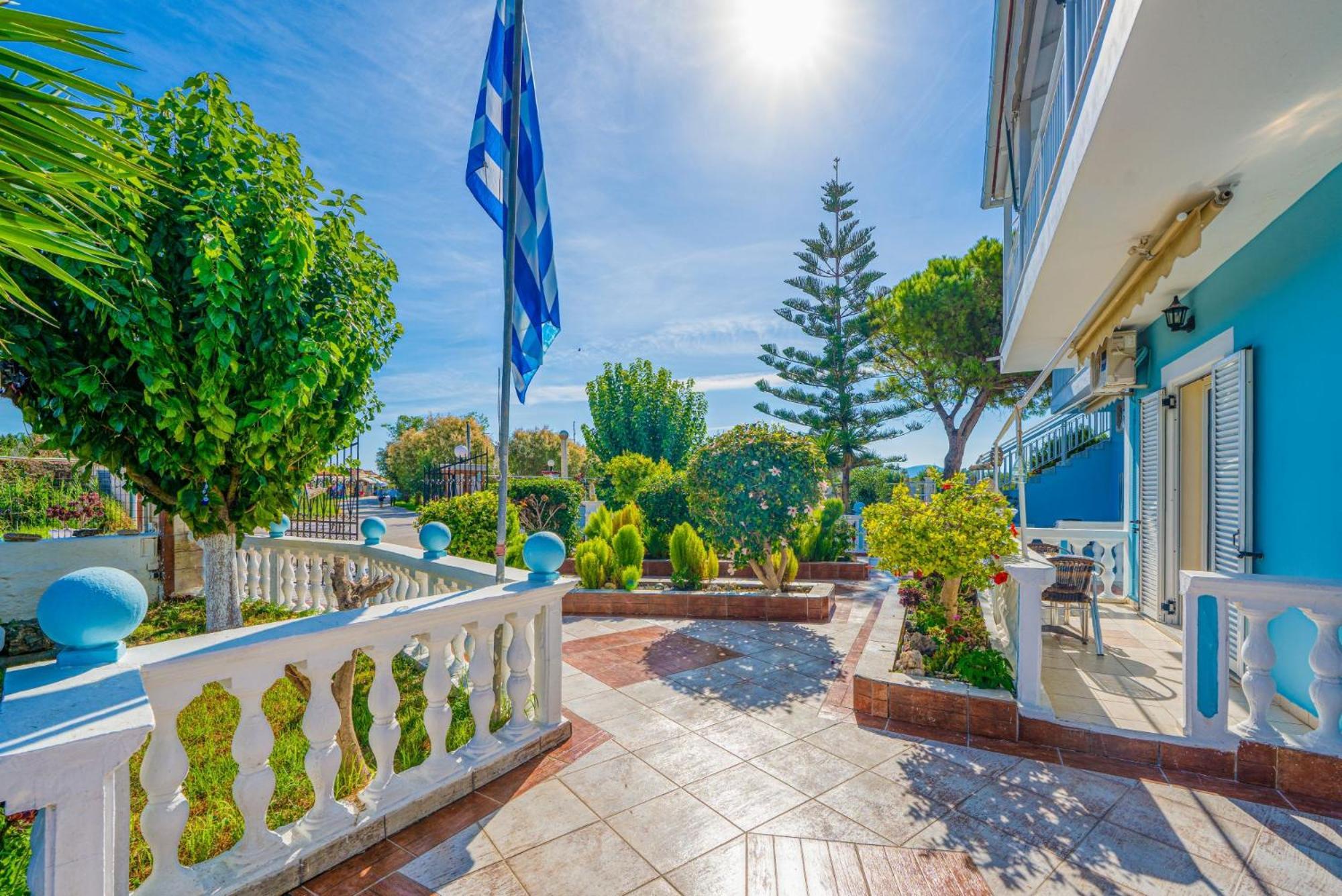 Stathis Beachfront Luxury Rooms Kalamákion Exterior foto