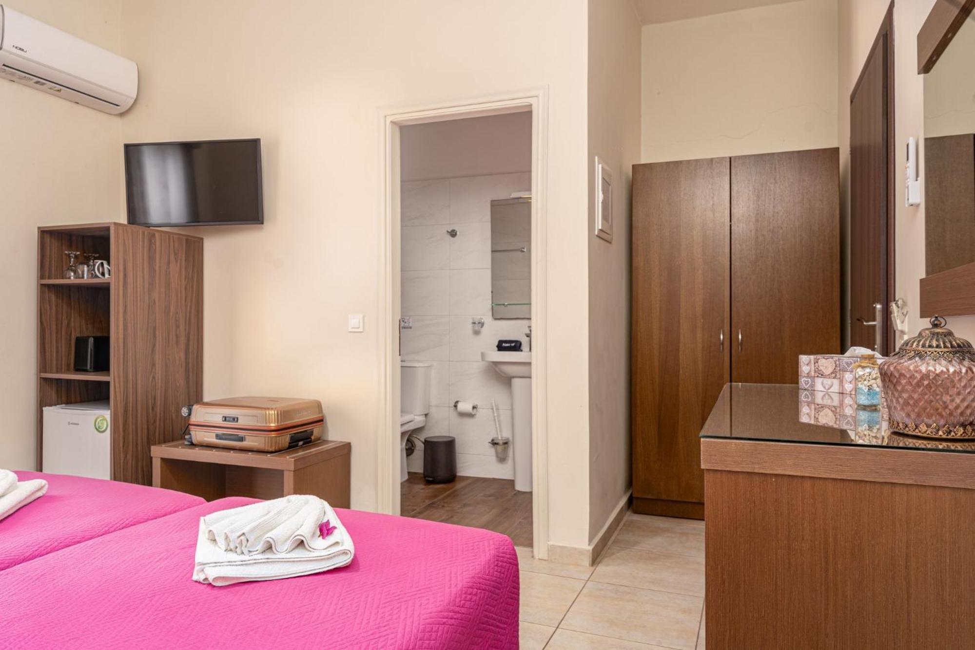 Stathis Beachfront Luxury Rooms Kalamákion Exterior foto
