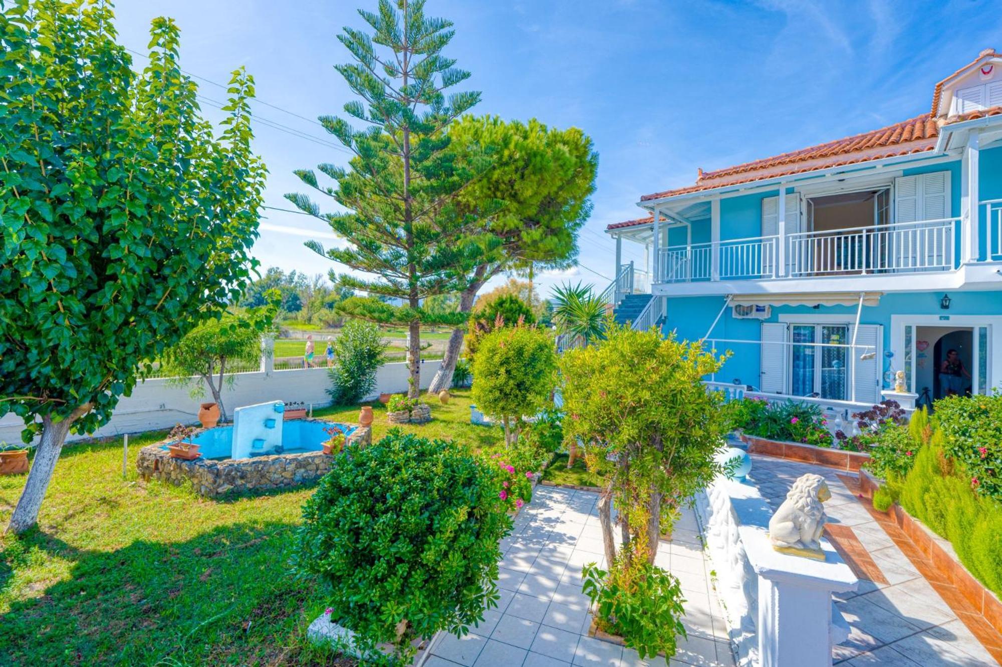 Stathis Beachfront Luxury Rooms Kalamákion Exterior foto
