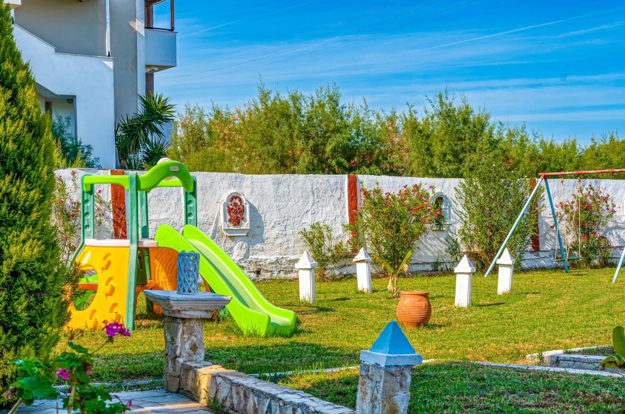 Stathis Beachfront Luxury Rooms Kalamákion Exterior foto