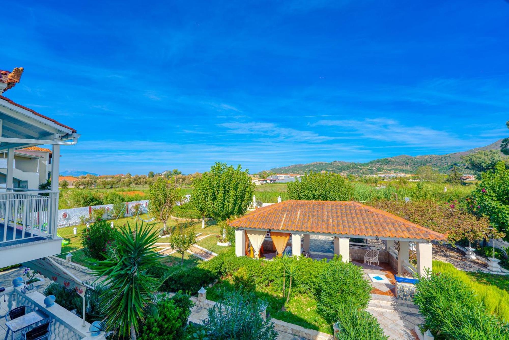 Stathis Beachfront Luxury Rooms Kalamákion Exterior foto